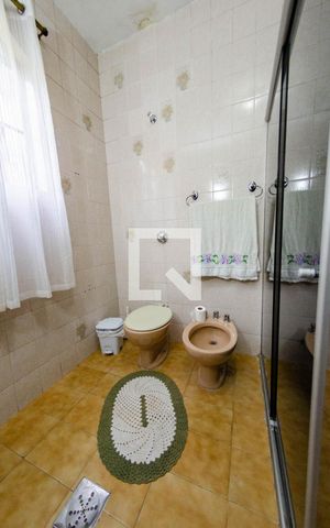 Casa à venda com 300m², 5 quartos e 2 vagas Casa à venda com 300m², 5 quartos e 2 vagasCasa 2 - Banheiro