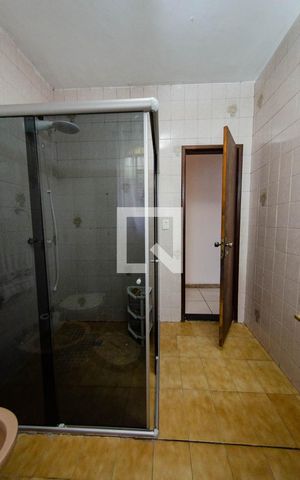 Casa à venda com 300m², 5 quartos e 2 vagas Casa à venda com 300m², 5 quartos e 2 vagasCasa 2 - Banheiro