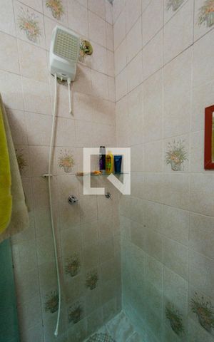Casa à venda com 300m², 5 quartos e 2 vagas Casa à venda com 300m², 5 quartos e 2 vagasCasa 2 - Banheiro suíte