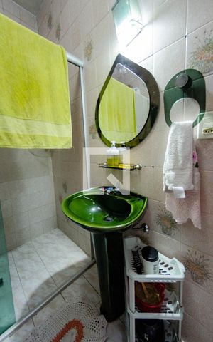 Casa à venda com 300m², 5 quartos e 2 vagas Casa à venda com 300m², 5 quartos e 2 vagasCasa 2 - Banheiro suíte