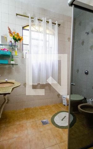 Casa à venda com 300m², 5 quartos e 2 vagas Casa à venda com 300m², 5 quartos e 2 vagasCasa 2 - Banheiro