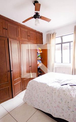 Casa à venda com 300m², 5 quartos e 2 vagas Casa à venda com 300m², 5 quartos e 2 vagasCasa 2 - Suíte