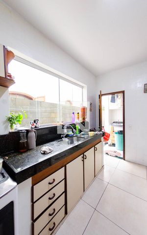 Casa à venda com 300m², 5 quartos e 2 vagas Casa à venda com 300m², 5 quartos e 2 vagasCasa 2 - Cozinha
