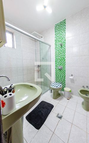 Casa à venda com 300m², 5 quartos e 2 vagas Casa à venda com 300m², 5 quartos e 2 vagasSuíte banheiro 2