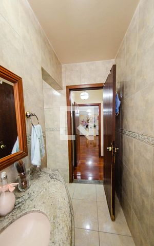 Casa à venda com 300m², 5 quartos e 2 vagas Casa à venda com 300m², 5 quartos e 2 vagasBanheiro suíte 1