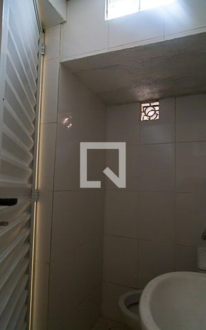 Casa de condomínio para alugar com 30m², 1 quarto e sem vagaBanheiro