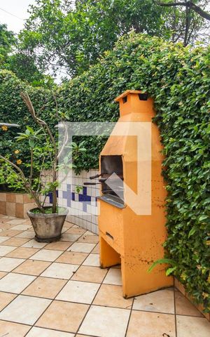 Casa à venda com 217m², 3 quartos e 2 vagas Casa à venda com 217m², 3 quartos e 2 vagasQuintal e Churrasqueira