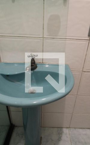 Casa para alugar com 90m², 2 quartos e 1 vagaPia do banheiro