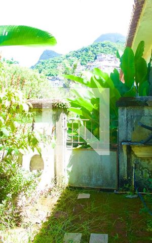 Casa à venda com 230m², 4 quartos e 2 vagas Casa à venda com 230m², 4 quartos e 2 vagasSuíte varanda