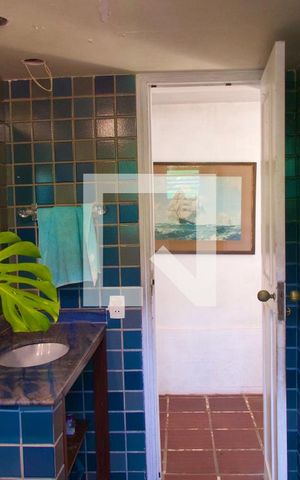 Casa à venda com 230m², 4 quartos e 2 vagas Casa à venda com 230m², 4 quartos e 2 vagasBanheiro social