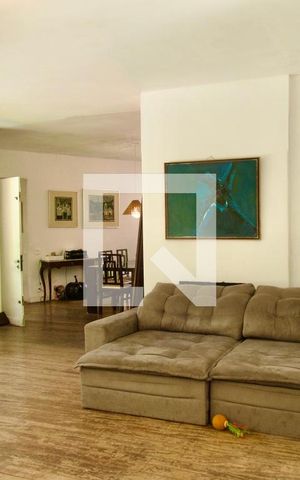 Casa à venda com 230m², 4 quartos e 2 vagas Casa à venda com 230m², 4 quartos e 2 vagasSala