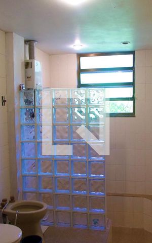 Casa à venda com 230m², 4 quartos e 2 vagas Casa à venda com 230m², 4 quartos e 2 vagasSuíte banheiro