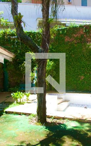 Casa à venda com 230m², 4 quartos e 2 vagas Casa à venda com 230m², 4 quartos e 2 vagasPiscina