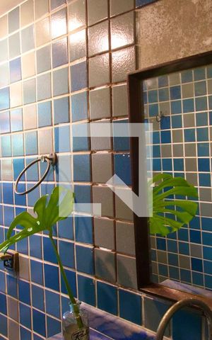 Casa à venda com 230m², 4 quartos e 2 vagas Casa à venda com 230m², 4 quartos e 2 vagasBanheiro social