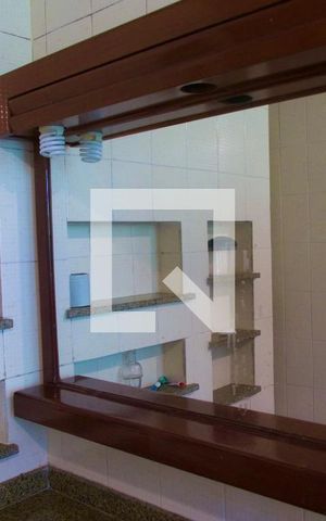 Casa à venda com 230m², 4 quartos e 2 vagas Casa à venda com 230m², 4 quartos e 2 vagasSuíte banheiro