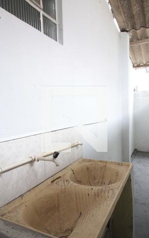 Casa para alugar com 54m², 2 quartos e 1 vagaÁrea de Serviço