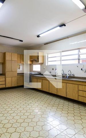 Casa à venda com 291m², 4 quartos e 3 vagas Casa à venda com 291m², 4 quartos e 3 vagasCozinha