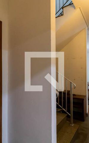 Casa à venda com 291m², 4 quartos e 3 vagas Casa à venda com 291m², 4 quartos e 3 vagasCorredor