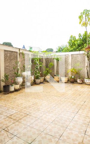 Casa à venda com 300m², 4 quartos e 2 vagas Casa à venda com 300m², 4 quartos e 2 vagasQuintal