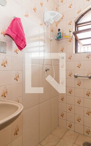 Casa à venda com 331m², 5 quartos e 2 vagasBanheiro 2