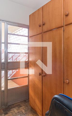 Casa à venda com 331m², 5 quartos e 2 vagasQuarto 4