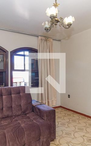 Casa à venda com 331m², 5 quartos e 2 vagasSala