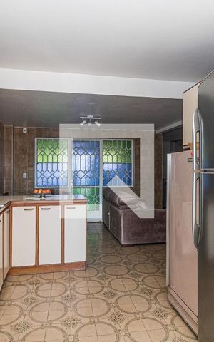 Casa à venda com 331m², 5 quartos e 2 vagasCozinha