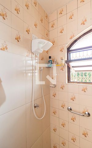 Casa à venda com 331m², 5 quartos e 2 vagasBanheiro 2