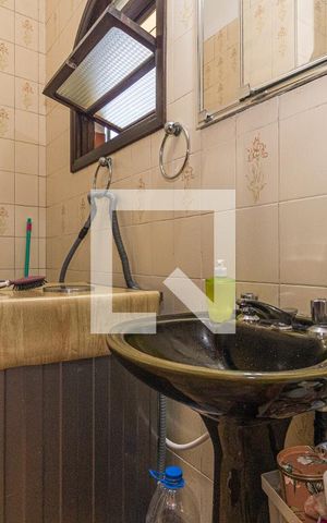 Casa à venda com 331m², 5 quartos e 2 vagasBanheiro Social