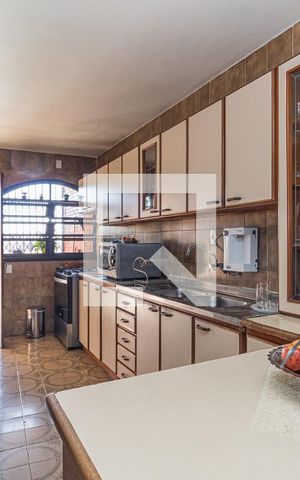 Casa à venda com 331m², 5 quartos e 2 vagasCozinha