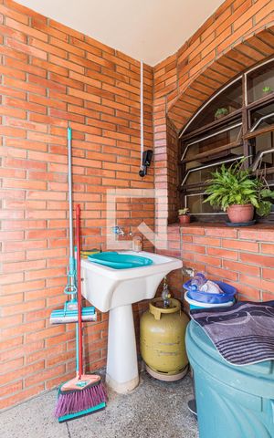 Casa à venda com 331m², 5 quartos e 2 vagasÁrea de Serviço