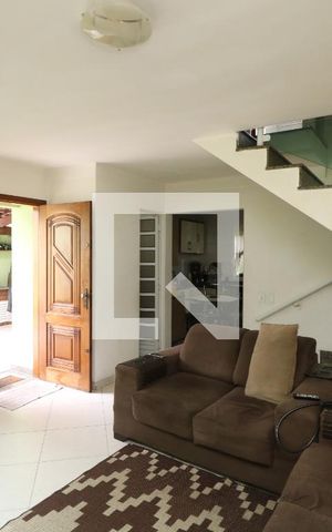 Casa à venda com 100m², 3 quartos e 4 vagasSala