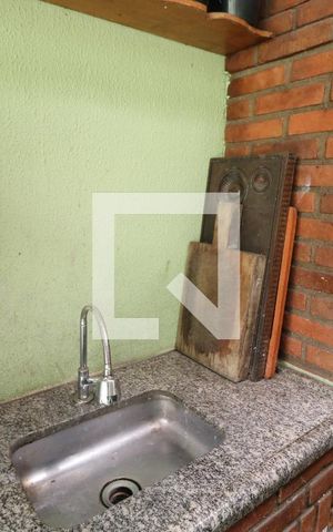 Casa à venda com 100m², 3 quartos e 4 vagasChurrasqueira