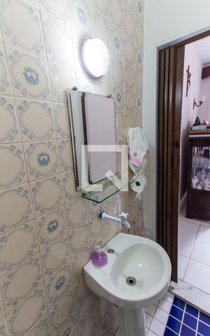 Casa à venda com 256m², 6 quartos e 3 vagas Casa à venda com 256m², 6 quartos e 3 vagasLavabo
