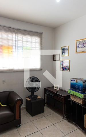 Casa à venda com 256m², 6 quartos e 3 vagas Casa à venda com 256m², 6 quartos e 3 vagasSala 2
