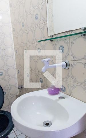 Casa à venda com 256m², 6 quartos e 3 vagas Casa à venda com 256m², 6 quartos e 3 vagasLavabo