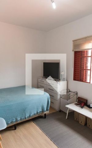 Casa à venda com 256m², 6 quartos e 3 vagas Casa à venda com 256m², 6 quartos e 3 vagasQuarto 1