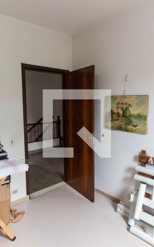 Casa à venda com 256m², 6 quartos e 3 vagas Casa à venda com 256m², 6 quartos e 3 vagasQuarto 3