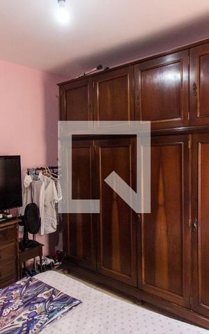 Casa à venda com 256m², 6 quartos e 3 vagas Casa à venda com 256m², 6 quartos e 3 vagasQuarto 4