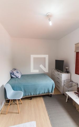 Casa à venda com 256m², 6 quartos e 3 vagas Casa à venda com 256m², 6 quartos e 3 vagasQuarto 1