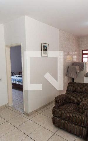 Casa à venda com 256m², 6 quartos e 3 vagas Casa à venda com 256m², 6 quartos e 3 vagasSala 2