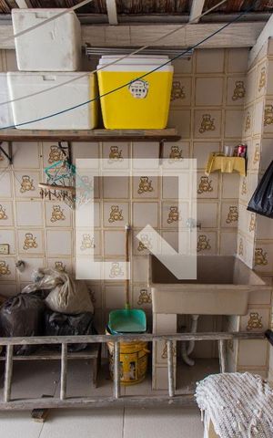 Casa à venda com 256m², 6 quartos e 3 vagas Casa à venda com 256m², 6 quartos e 3 vagasÁrea de Serviço 2