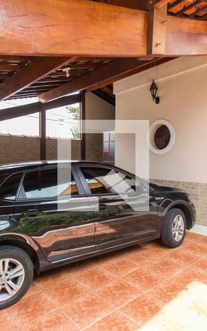 Casa à venda com 256m², 6 quartos e 3 vagas Casa à venda com 256m², 6 quartos e 3 vagasGaragem