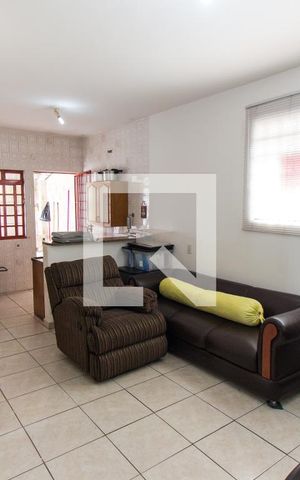 Casa à venda com 256m², 6 quartos e 3 vagas Casa à venda com 256m², 6 quartos e 3 vagasSala 2