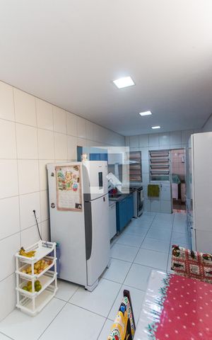 Casa à venda com 256m², 6 quartos e 3 vagas Casa à venda com 256m², 6 quartos e 3 vagasCozinha 1