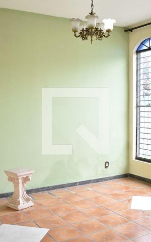 Casa para alugar com 126m², 4 quartos e 2 vagasSala