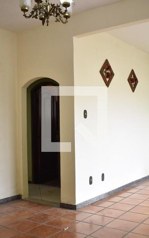 Casa para alugar com 126m², 4 quartos e 2 vagasSala