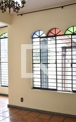 Casa para alugar com 126m², 4 quartos e 2 vagasSala