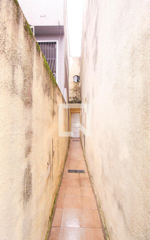 Casa à venda com 180m², 2 quartos e 2 vagas Casa à venda com 180m², 2 quartos e 2 vagasCorredor