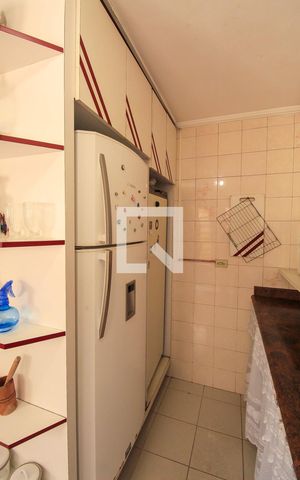 Casa à venda com 180m², 2 quartos e 2 vagas Casa à venda com 180m², 2 quartos e 2 vagasCozinha